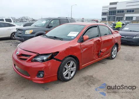 2013 Toyota Corolla S Special Edition z USA, uszkodzony, nr VIN 2T1BU4EE0DC072241
